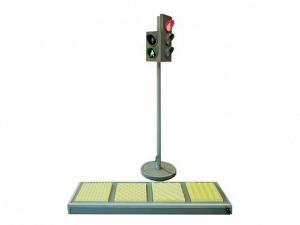 Электрифицированная модель транспортного и пешеходного светофоров на стойке и основании с "Виртуальным учителем" и с панелью образцами тактильной тротуарной плитки для слепых и слабовидящих пешеходов - fgospostavki.ru - Киров