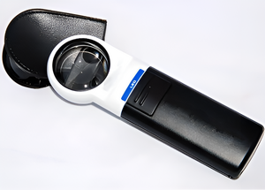 Лупа карманная с подсветкой (5х) - fgospostavki.ru - Киров